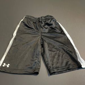 Boys Under Armour Shorts W/Elastic Waistband & Drawstring, Size 6, Black, Silver